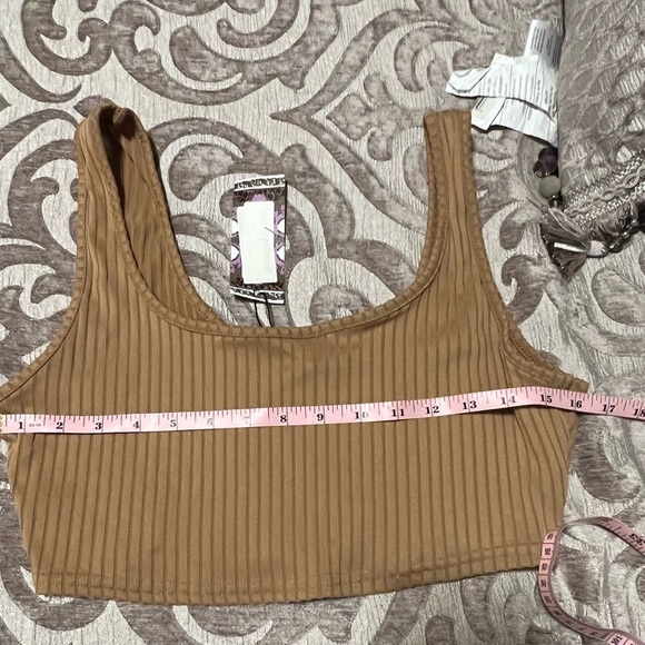 Boohoo Tan Ribbed Knit Scooped Cropped Tank Top Size 12 NWT - Picture 13 of 13